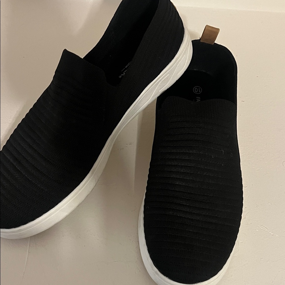 Falls Creek Black Slip-On Knit Loafers with White Sole